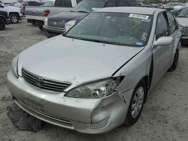 4T1BE30K05U103797 - 2005 TOYOTA CAMRY LE SILVER photo 2