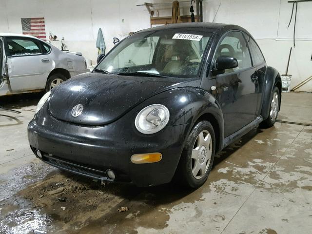 3VWDD21C6YM495496 - 2000 VOLKSWAGEN NEW BEETLE BLACK photo 2