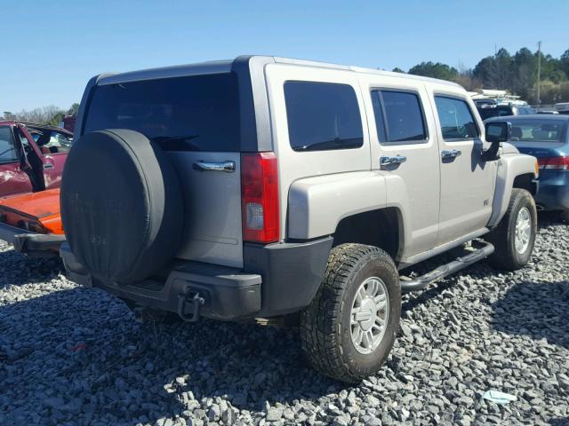 5GTEN13EX98110792 - 2009 HUMMER H3 SILVER photo 4