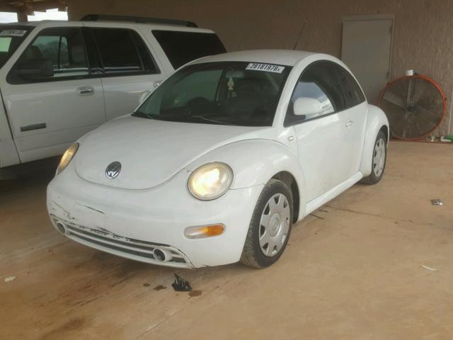 3VWCA21C5YM414623 - 2000 VOLKSWAGEN BEETLE WHITE photo 2