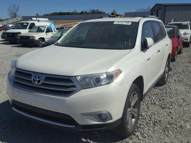 5TDYK3EH9DS128608 - 2013 TOYOTA HIGHLANDER WHITE photo 2