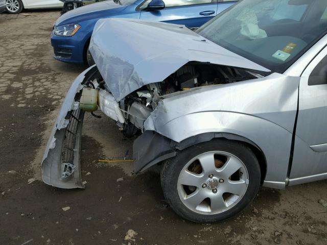 3FAHP37302R177740 - 2002 FORD FOCUS ZX5 SILVER photo 9