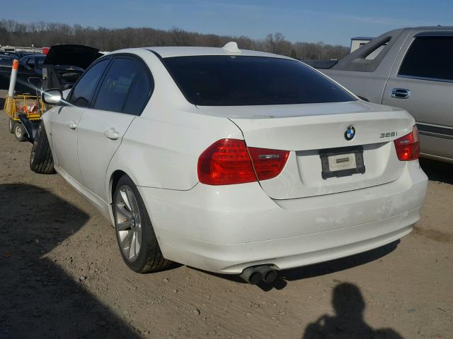 WBAPH7C54BE460269 - 2011 BMW 328 I WHITE photo 3