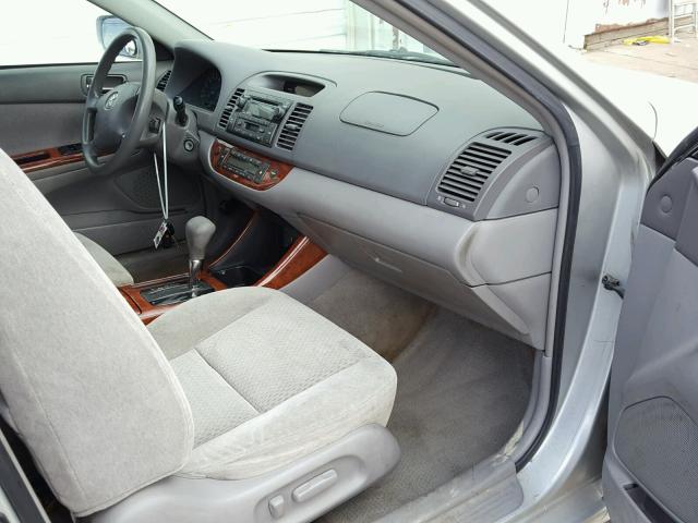 4T1BE32K12U049063 - 2002 TOYOTA CAMRY LE SILVER photo 5