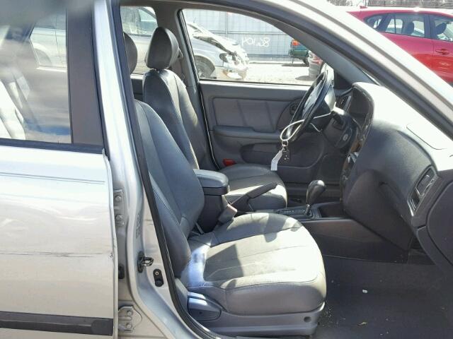 KMHDN56DX4U119596 - 2004 HYUNDAI ELANTRA GL SILVER photo 5