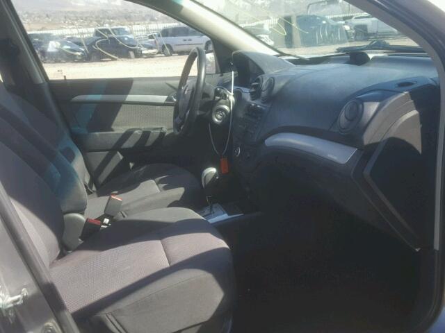 KL1TD5DE9AB129324 - 2010 CHEVROLET AVEO LS GRAY photo 5