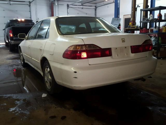 1HGCG5567YA035158 - 2000 HONDA ACCORD EX WHITE photo 3