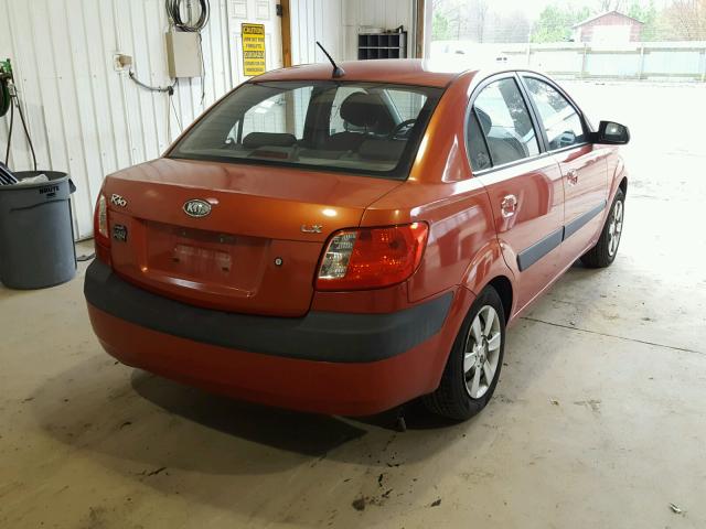 KNADE123866100298 - 2006 KIA RIO RED photo 4