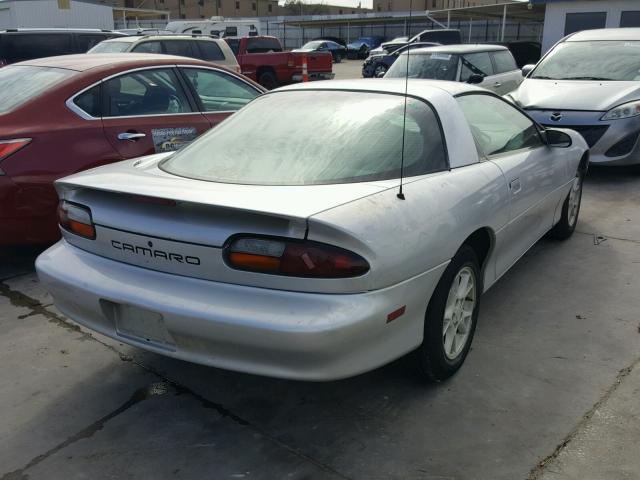 2G1FP22K422160019 - 2002 CHEVROLET CAMARO SILVER photo 4