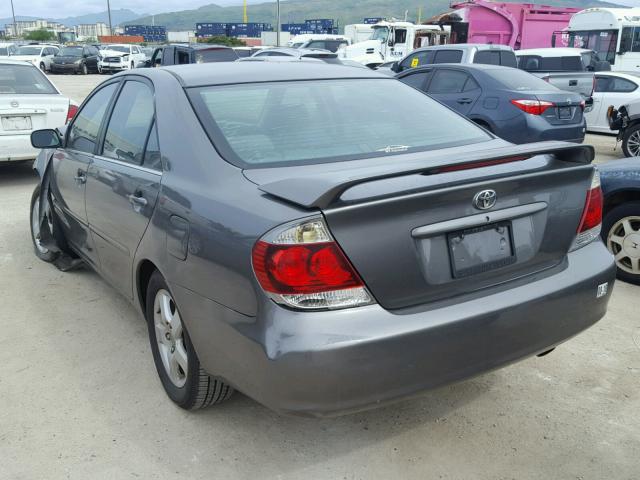 JTDBE32K253021660 - 2005 TOYOTA CAMRY LE GRAY photo 3