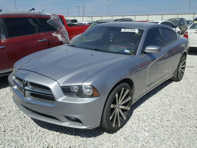 2C3CDXBG7DH688265 - 2013 DODGE CHARGER SE SILVER photo 2