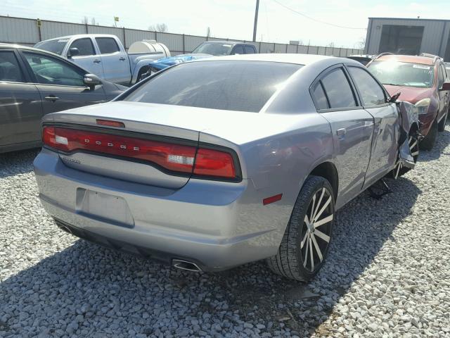 2C3CDXBG7DH688265 - 2013 DODGE CHARGER SE SILVER photo 4