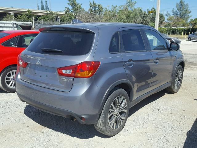 JA4AP3AU8HZ010585 - 2017 MITSUBISHI OUTLANDER GRAY photo 4