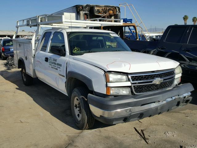 1GBHC29U36E207610 - 2006 CHEVROLET SILVERADO WHITE photo 1