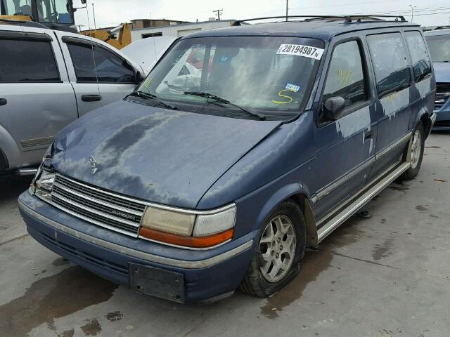 2P4GH25KXNR695545 - 1992 PLYMOUTH VOYAGER BLUE photo 2