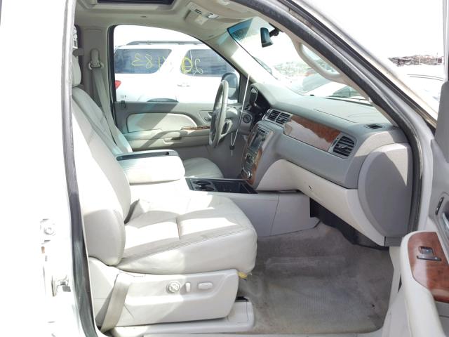 1GNFK16348J241035 - 2008 CHEVROLET SUBURBAN K WHITE photo 5