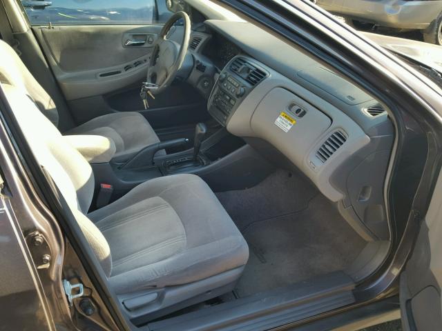 1HGCG6653XA007769 - 1999 HONDA ACCORD LX GRAY photo 5