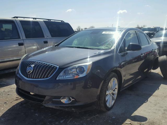 1G4PR5SK0D4137319 - 2013 BUICK VERANO CON GRAY photo 2