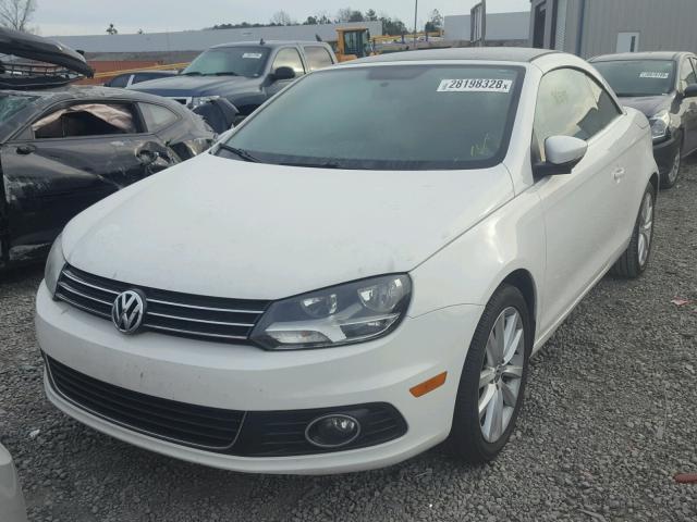 WVWBW7AH3CV008606 - 2012 VOLKSWAGEN EOS KOMFOR 白色 照片 2