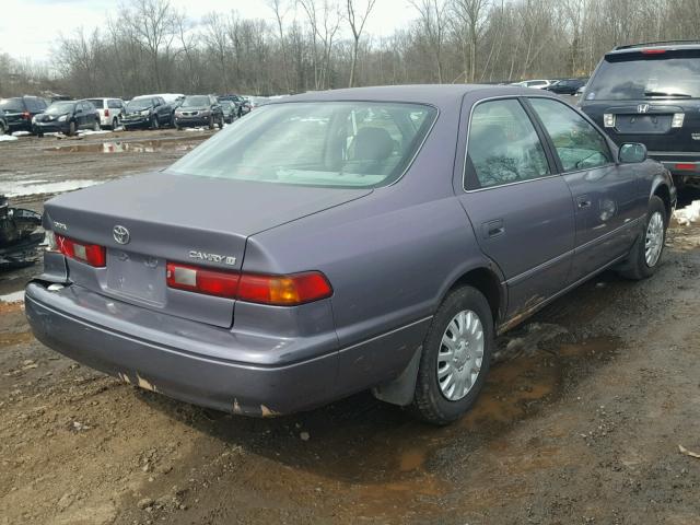 4T1BG22K8VU051370 - 1997 TOYOTA CAMRY CE GRAY photo 4