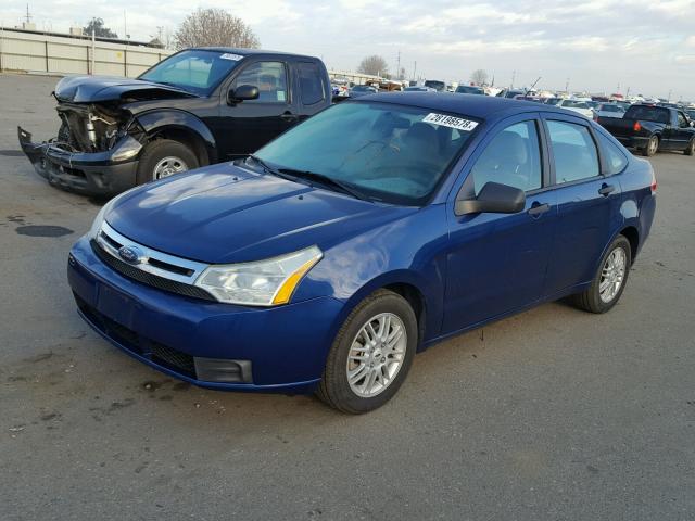 1FAHP35N89W182261 - 2009 FORD FOCUS SE BLUE photo 2