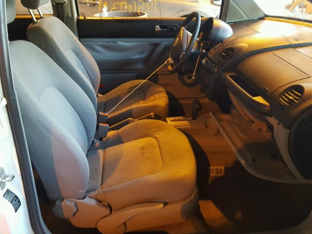 3VWBC21CXXM459092 - 1999 VOLKSWAGEN NEW BEETLE 白色 照片 5