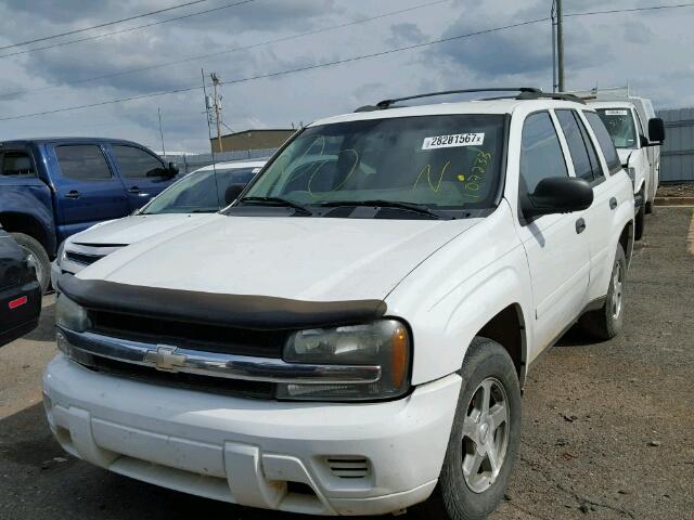 1GNDT13S862107233 - 2006 CHEVROLET TRAILBLAZE WHITE photo 2