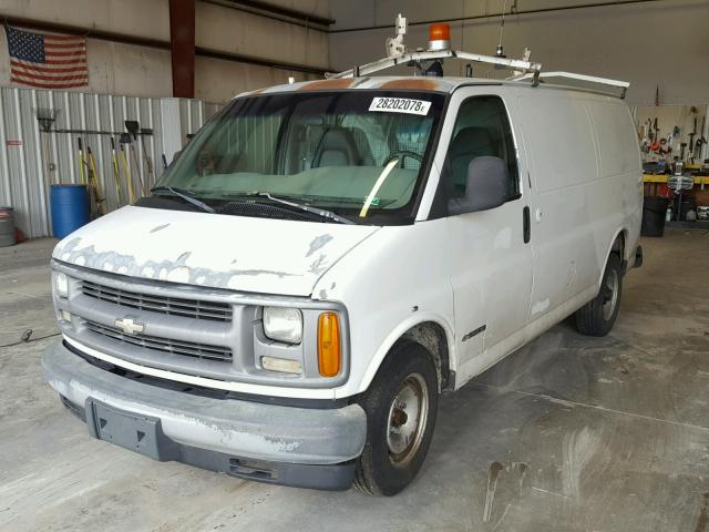 1GCFG25MXW1085624 - 1998 CHEVROLET EXPRESS G2 WHITE photo 2