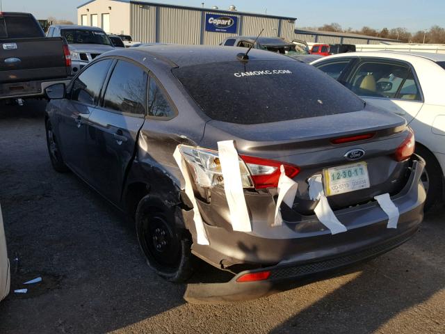 1FAHP3F27CL186623 - 2012 FORD FOCUS SE GRAY photo 3