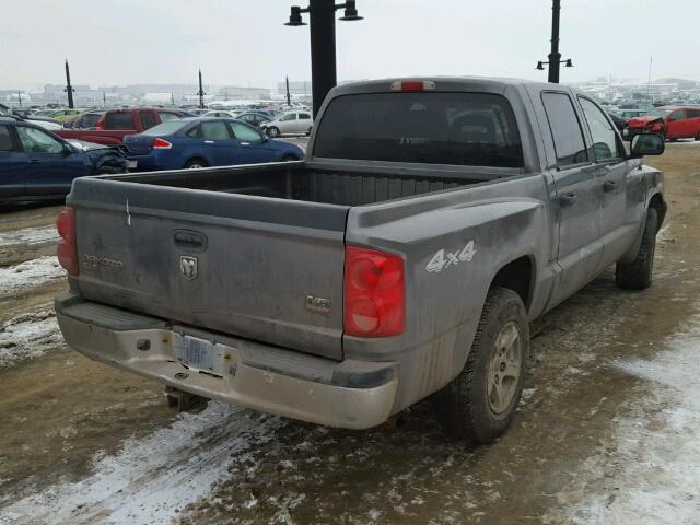 1D7HW48N75S281403 - 2005 DODGE DAKOTA QUA GRAY photo 4