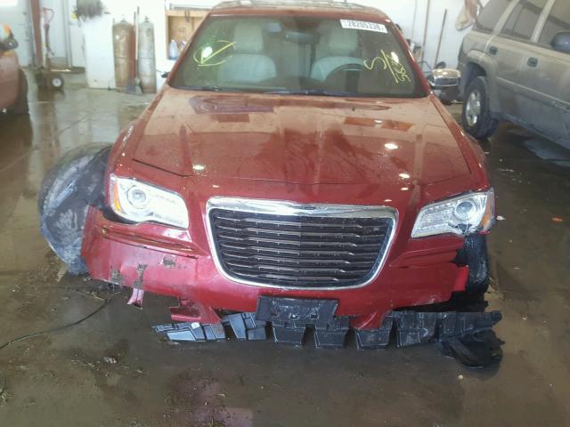 2C3CCAAGXDH745835 - 2013 CHRYSLER 300 RED photo 9