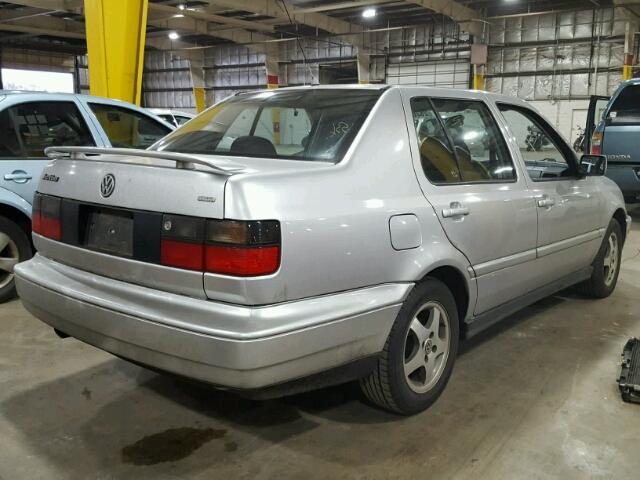 3VWPA81H1XM250852 - 1999 VOLKSWAGEN JETTA WOLF WHITE photo 4