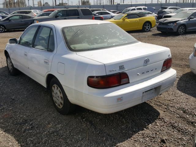 JT2BG12K1T0358102 - 1996 TOYOTA CAMRY DX WHITE photo 3