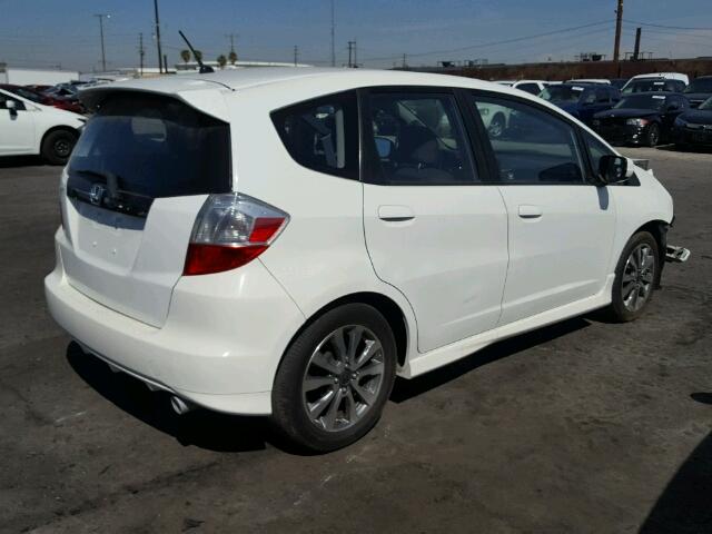 JHMGE8H56DC076341 - 2013 HONDA FIT SPORT WHITE photo 4