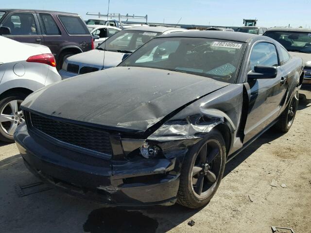 1ZVHT82H985185575 - 2008 FORD MUSTANG GT BLACK photo 2