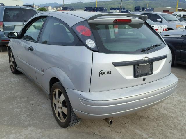 3FAFP31381R219554 - 2001 FORD FOCUS ZX3 SILVER photo 3