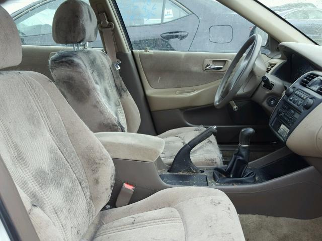 1HGCF8549XA053176 - 1999 HONDA ACCORD DX WHITE photo 5