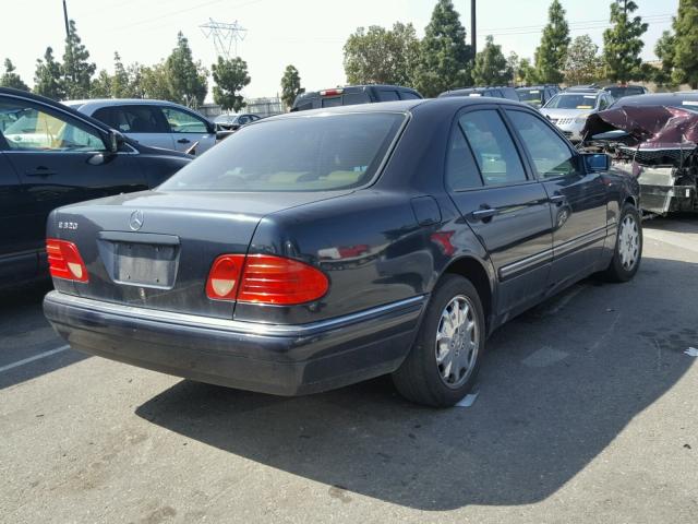 WDBJF55F9TJ006230 - 1996 MERCEDES-BENZ E 320 BLUE photo 4