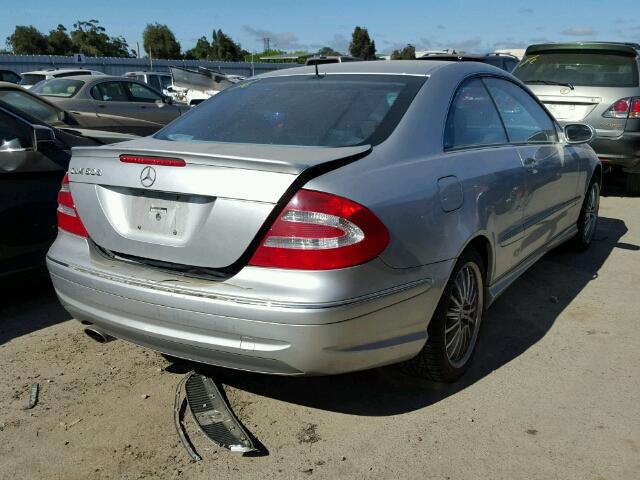 WDBTJ75J45F153908 - 2005 MERCEDES-BENZ CLK 500 SILVER photo 4