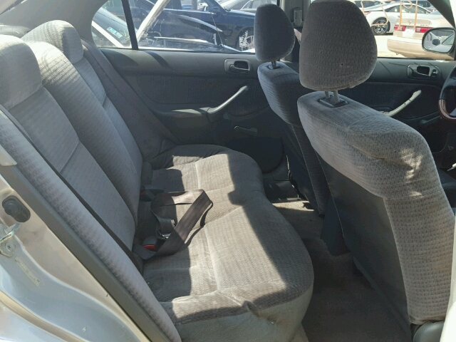 2HGEJ6613XH558485 - 1999 HONDA CIVIC BASE SILVER photo 6