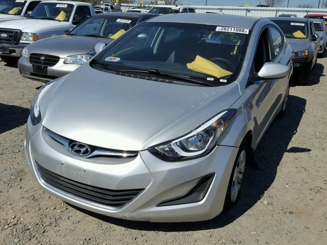 5NPDH4AE4GH697536 - 2016 HYUNDAI ELANTRA SE SILVER photo 2