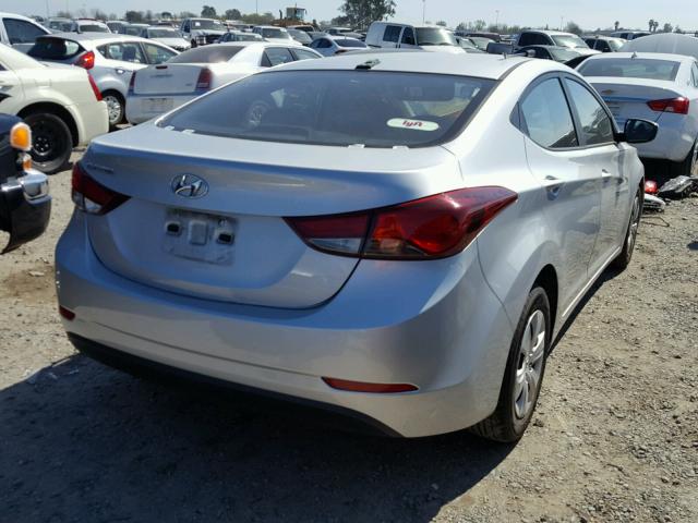 5NPDH4AE4GH697536 - 2016 HYUNDAI ELANTRA SE SILVER photo 4