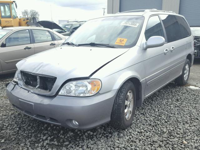 KNDUP131946584361 - 2004 KIA SEDONA EX SILVER photo 2