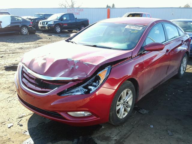 5NPEB4AC3DH529130 - 2013 HYUNDAI SONATA GLS RED photo 2