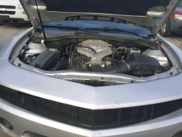 2G1FE1EV6A9210527 - 2010 CHEVROLET CAMARO LS SILVER photo 7