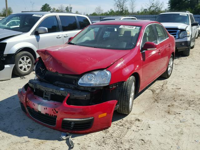 3VWRX7AJ0AM041596 - 2010 VOLKSWAGEN JETTA SE RED photo 2