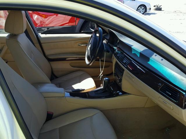 WBAVD13506KV08793 - 2006 BMW 325 XI WHITE photo 5