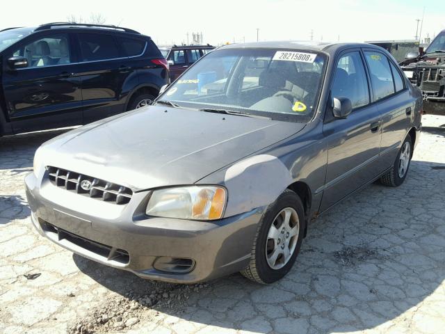 KMHCG45CX2U267642 - 2002 HYUNDAI ACCENT GL GRAY photo 2