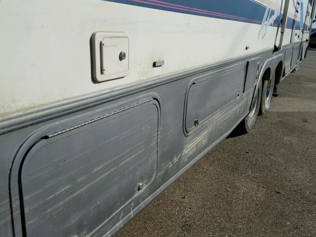 3FCMF53G4VJA00871 - 1997 WINNEBAGO WINNEBAGO WHITE photo 9