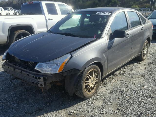 1FAHP3FN4BW141582 - 2011 FORD FOCUS SE GRAY photo 2